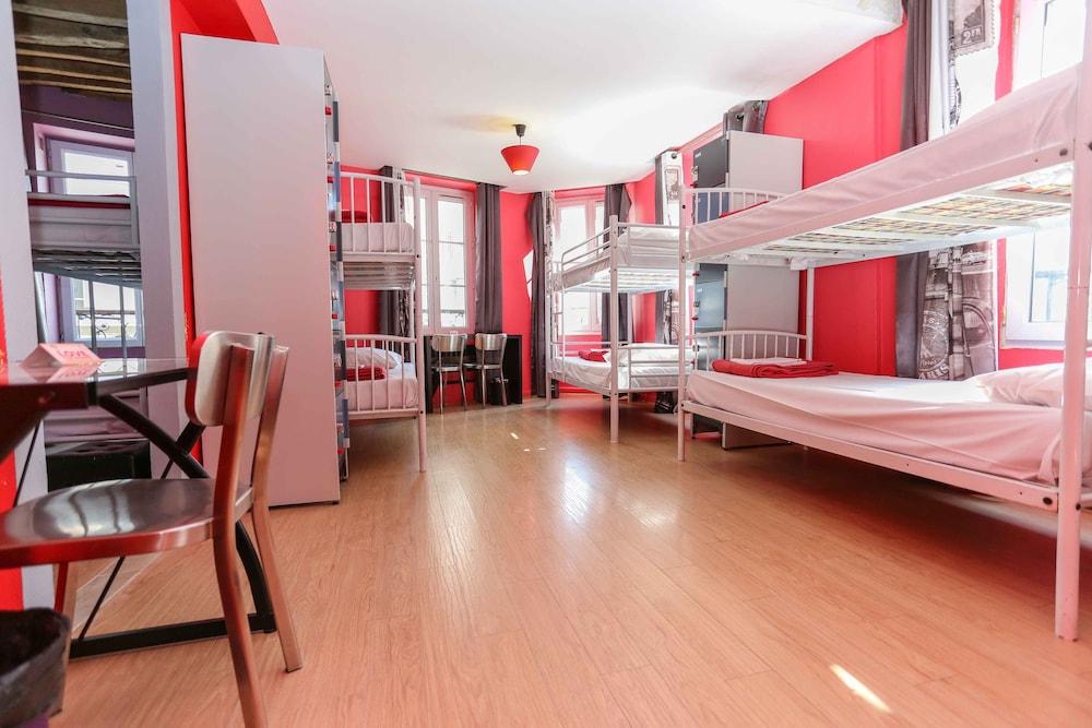 Le Village Montmartre Parigi