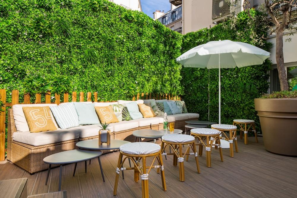 Le Village Montmartre Parigi