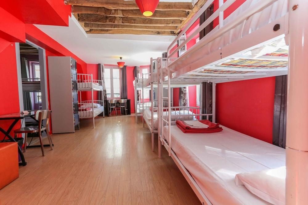 Le Village Montmartre * Parigi