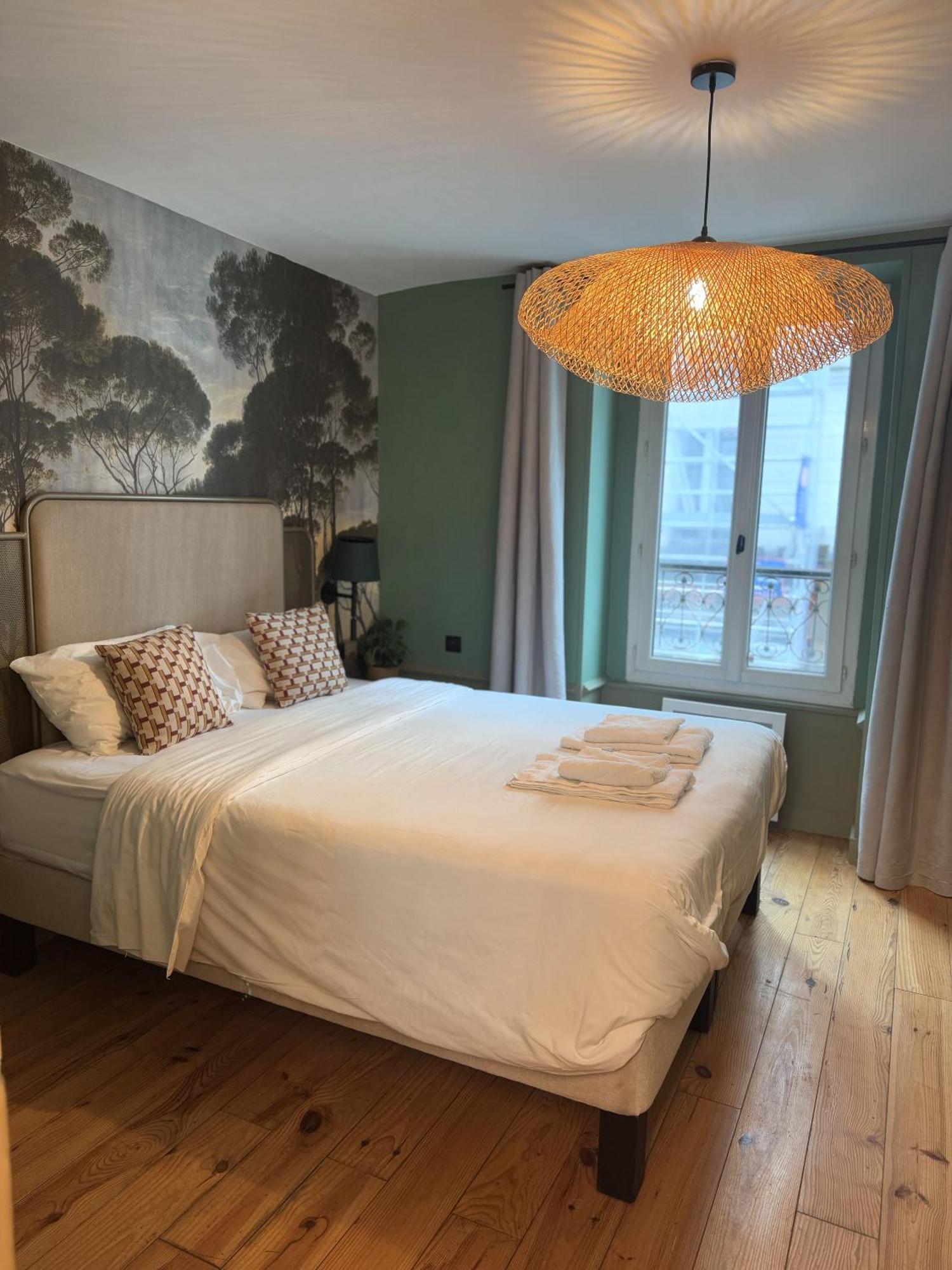 Le Village Montmartre *