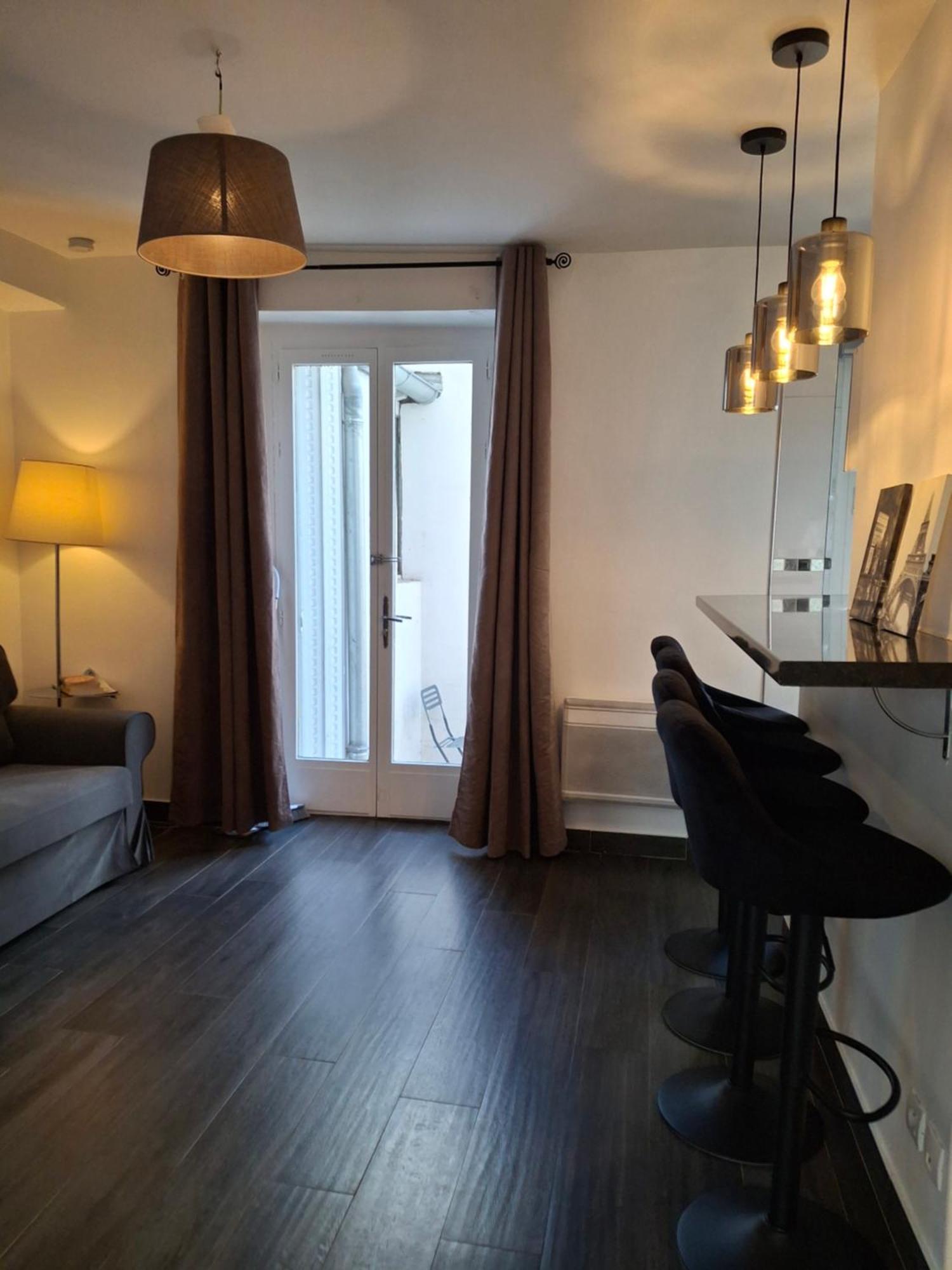 Le Village Montmartre Parigi