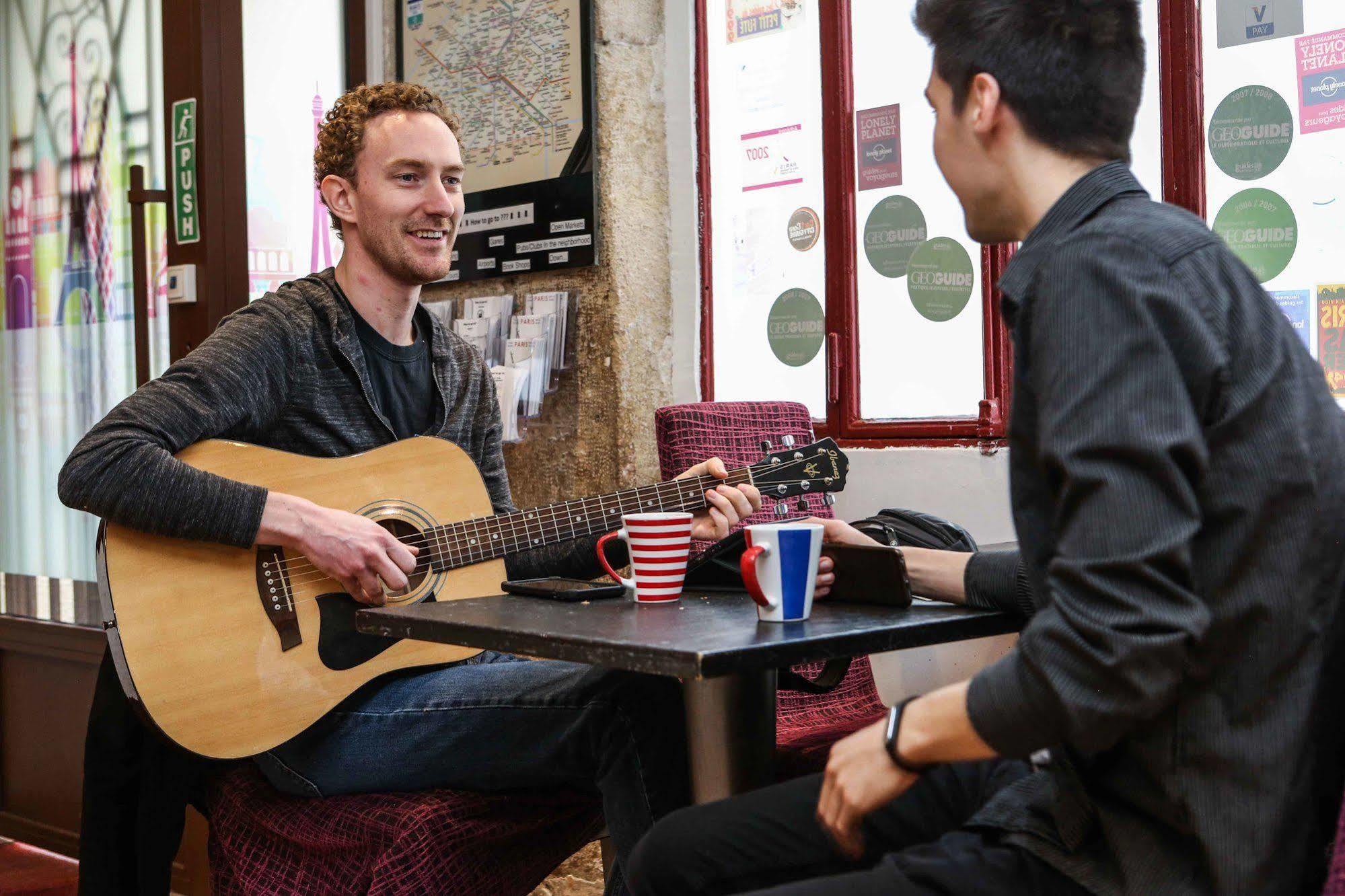 Ostello Le Village Montmartre Parigi