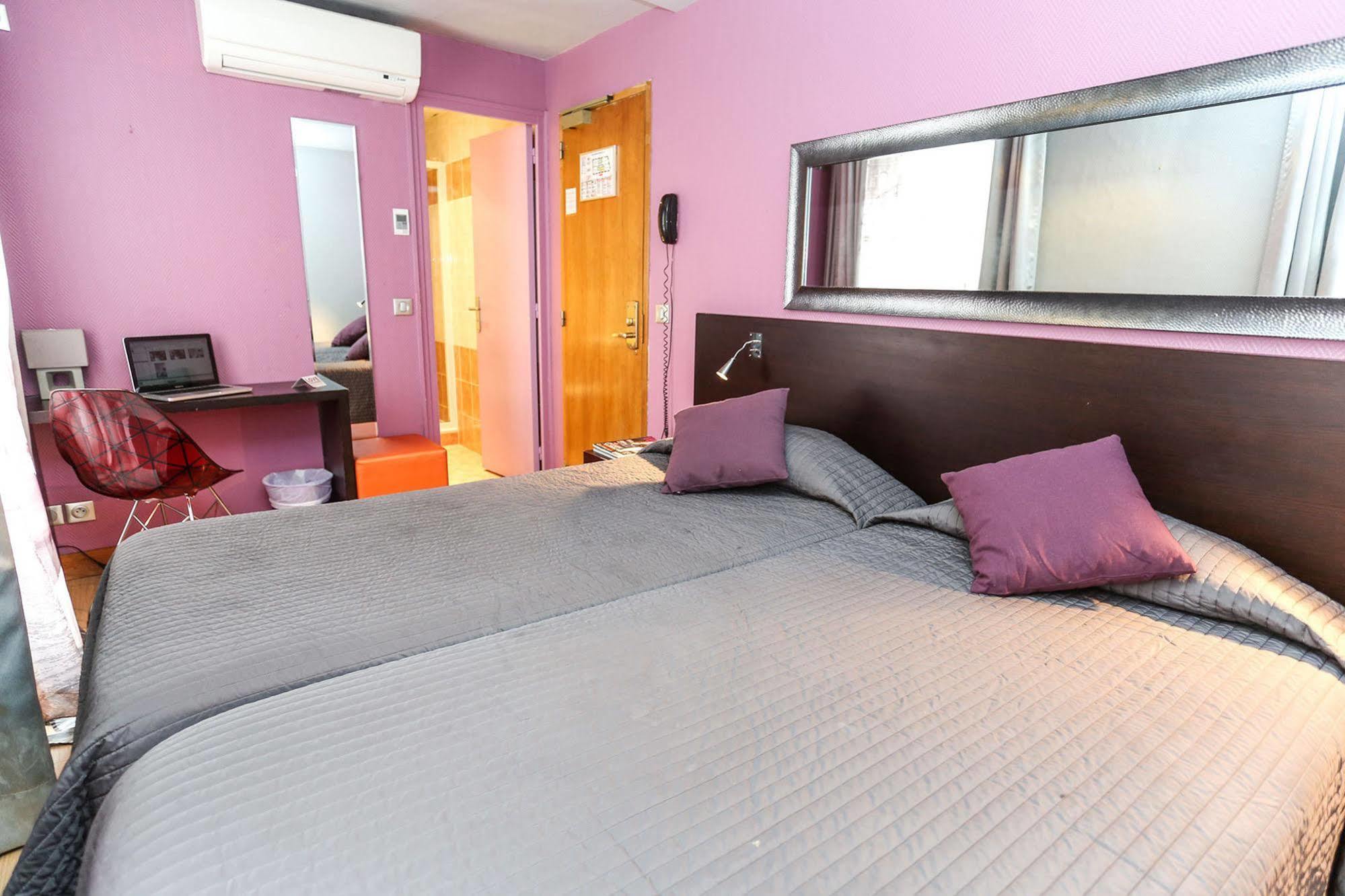 Le Village Montmartre * Parigi