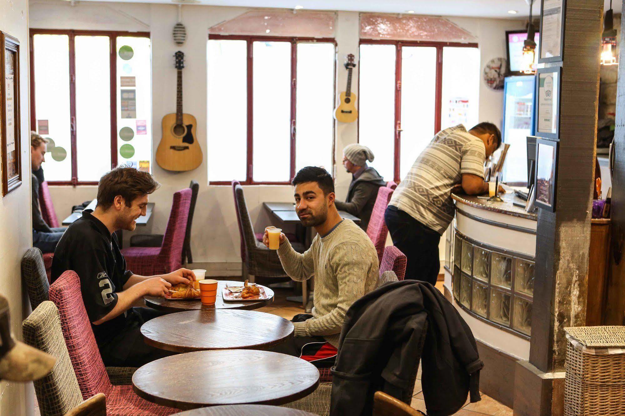 Le Village Montmartre Hostel *