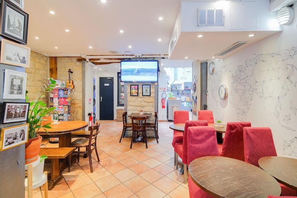 Le Village Montmartre Parigi