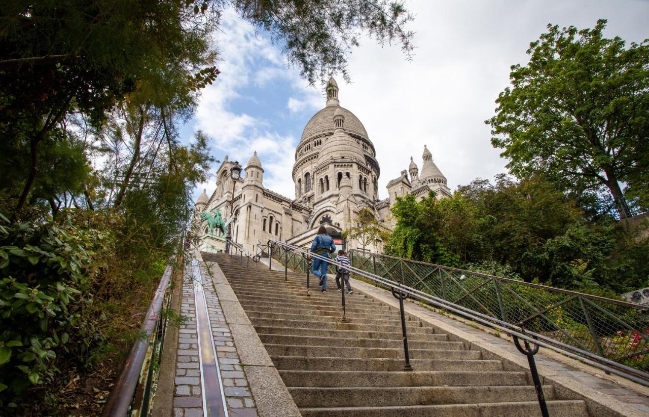 Le Village Montmartre *