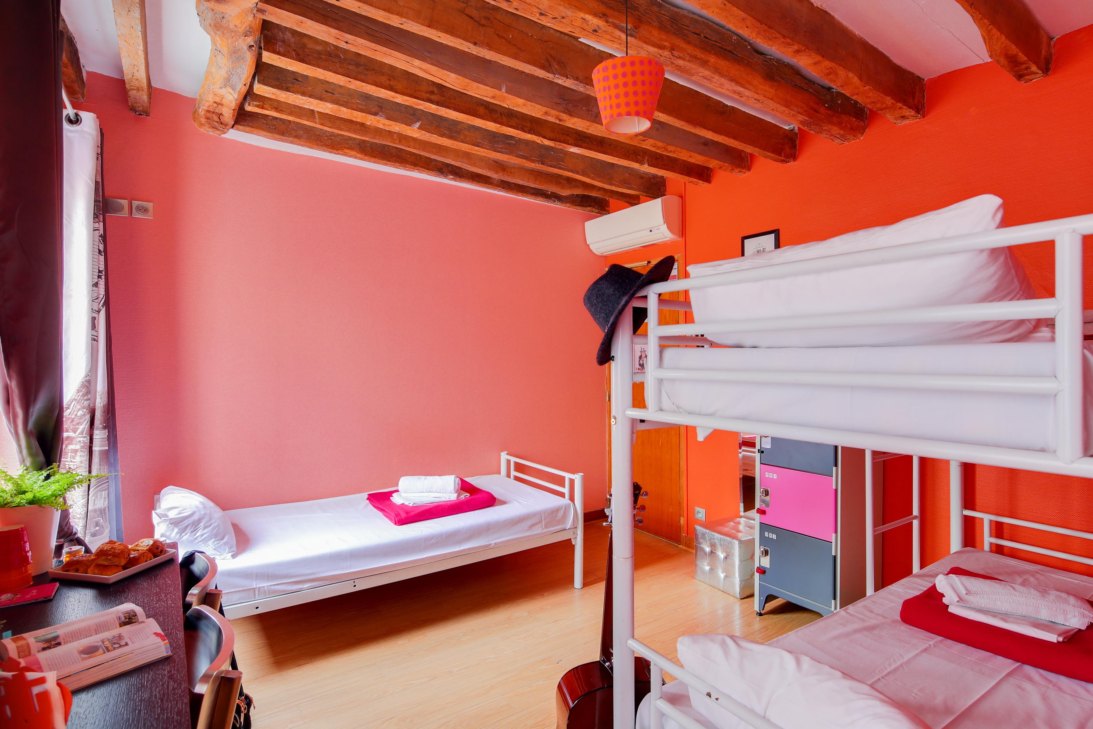 Ostello Le Village Montmartre Parigi