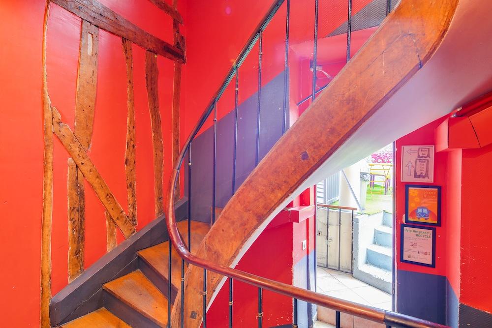 Le Village Montmartre * Parigi