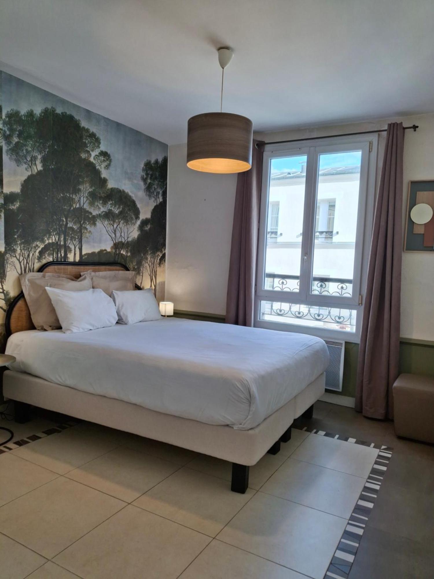 Le Village Montmartre * Parigi