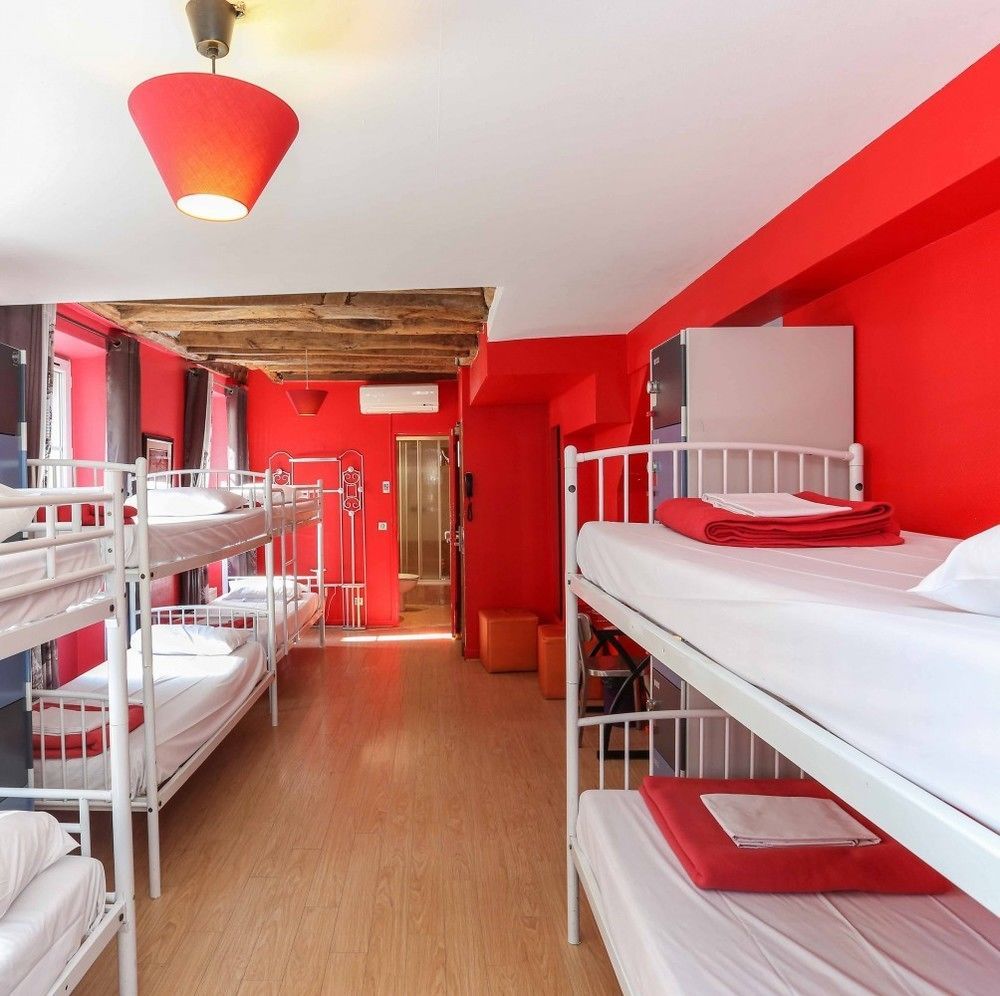 Le Village Montmartre * Parigi