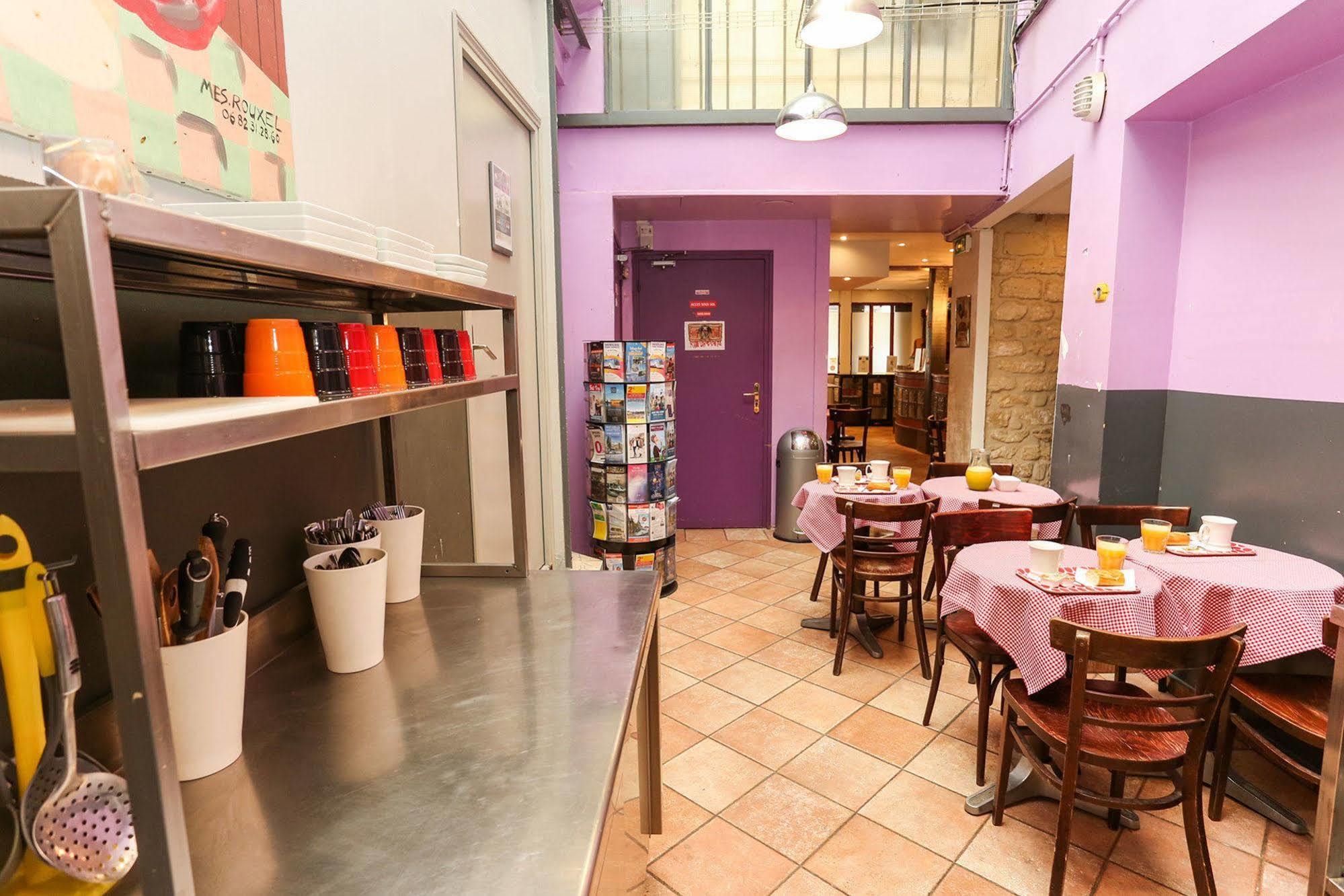 Le Village Montmartre *